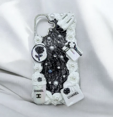 IPhone 16 Cover Chanel Charms